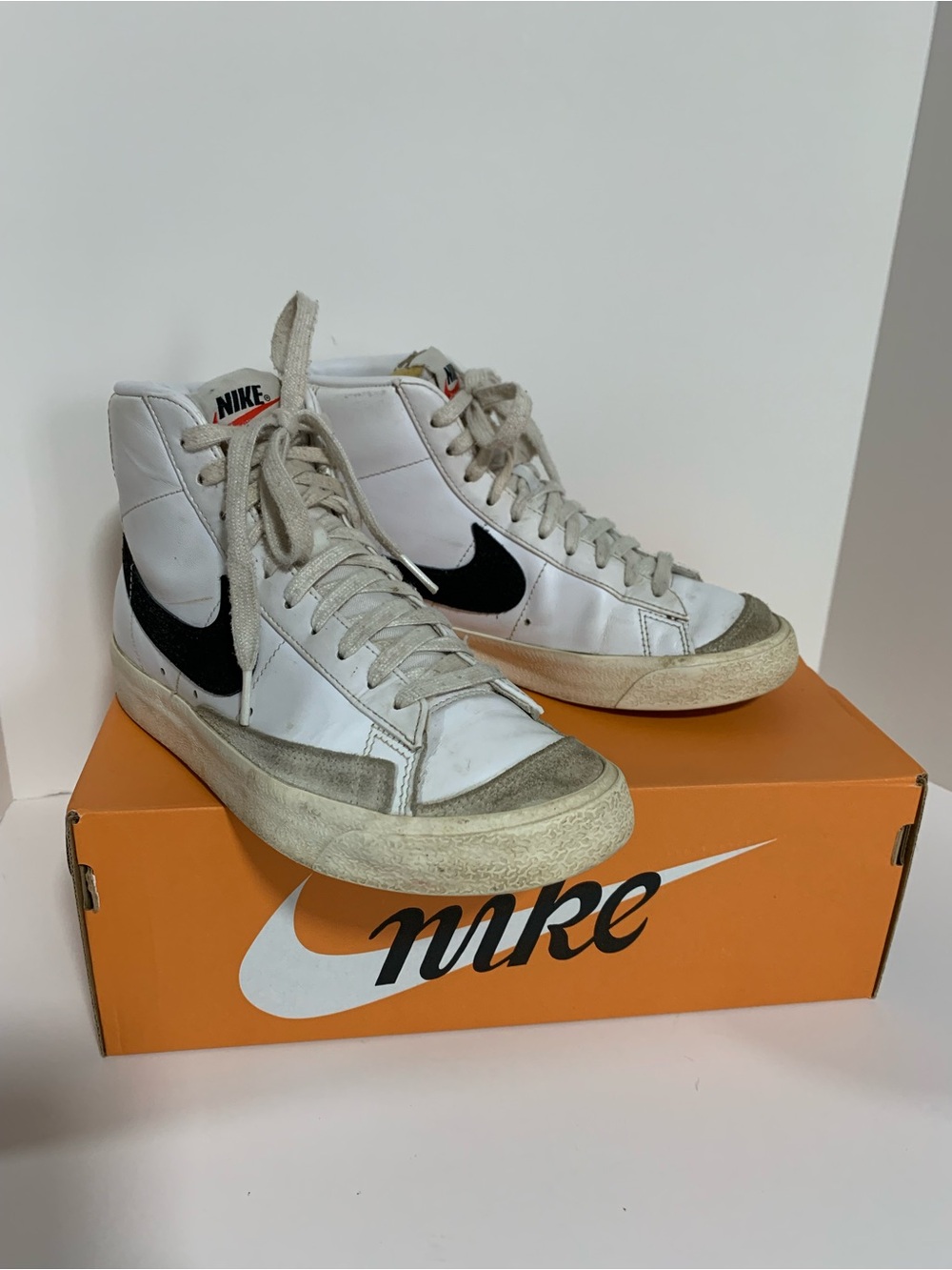 Nike blazer mid 77 White High-Top Sneakers with Black Swoosh 312